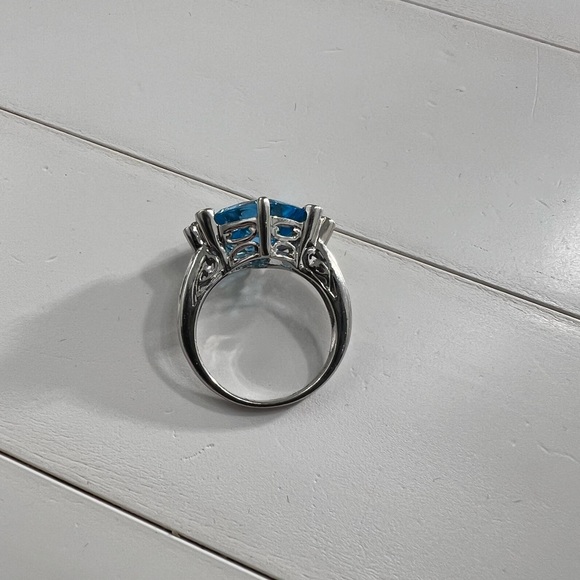 Beautiful 14k White Gold Blue Topaz, Green Amethyst & Diamond Ring set! - Picture 12 of 16